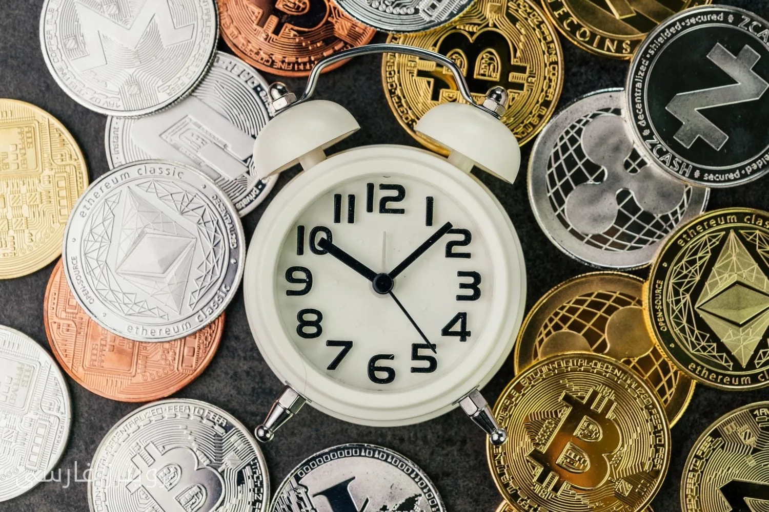 سوق العملات الرقمية على وشك التغيير: أيهما سيصل إلى الذروة أولاً؟